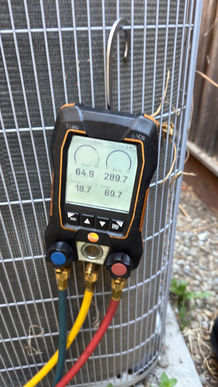 Initial AC pressure readings near 65 psi low and 290 psi high before evaporator thaw in Livermore