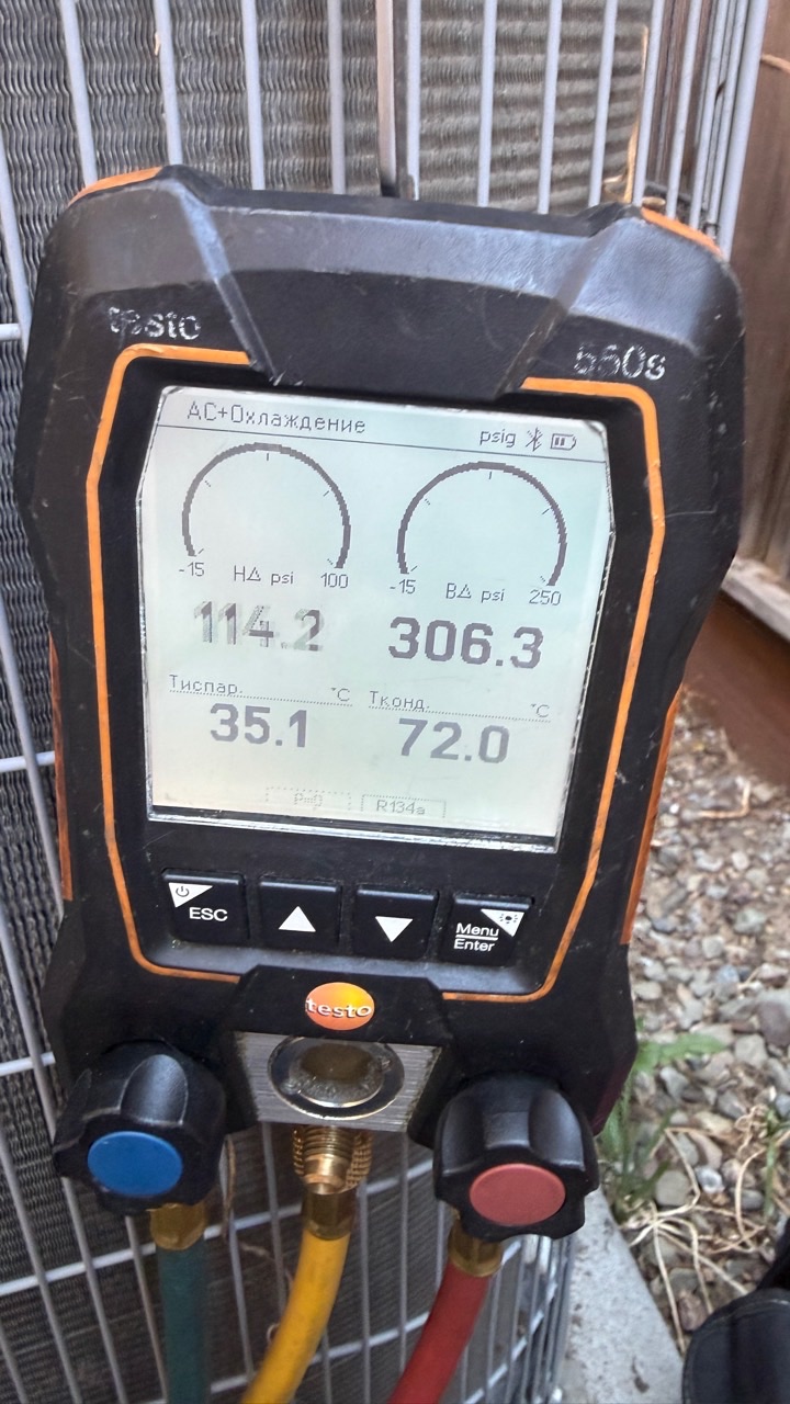 AC pressures stabilized near 114 psi low and 306 psi high after evaporator thaw in Livermore