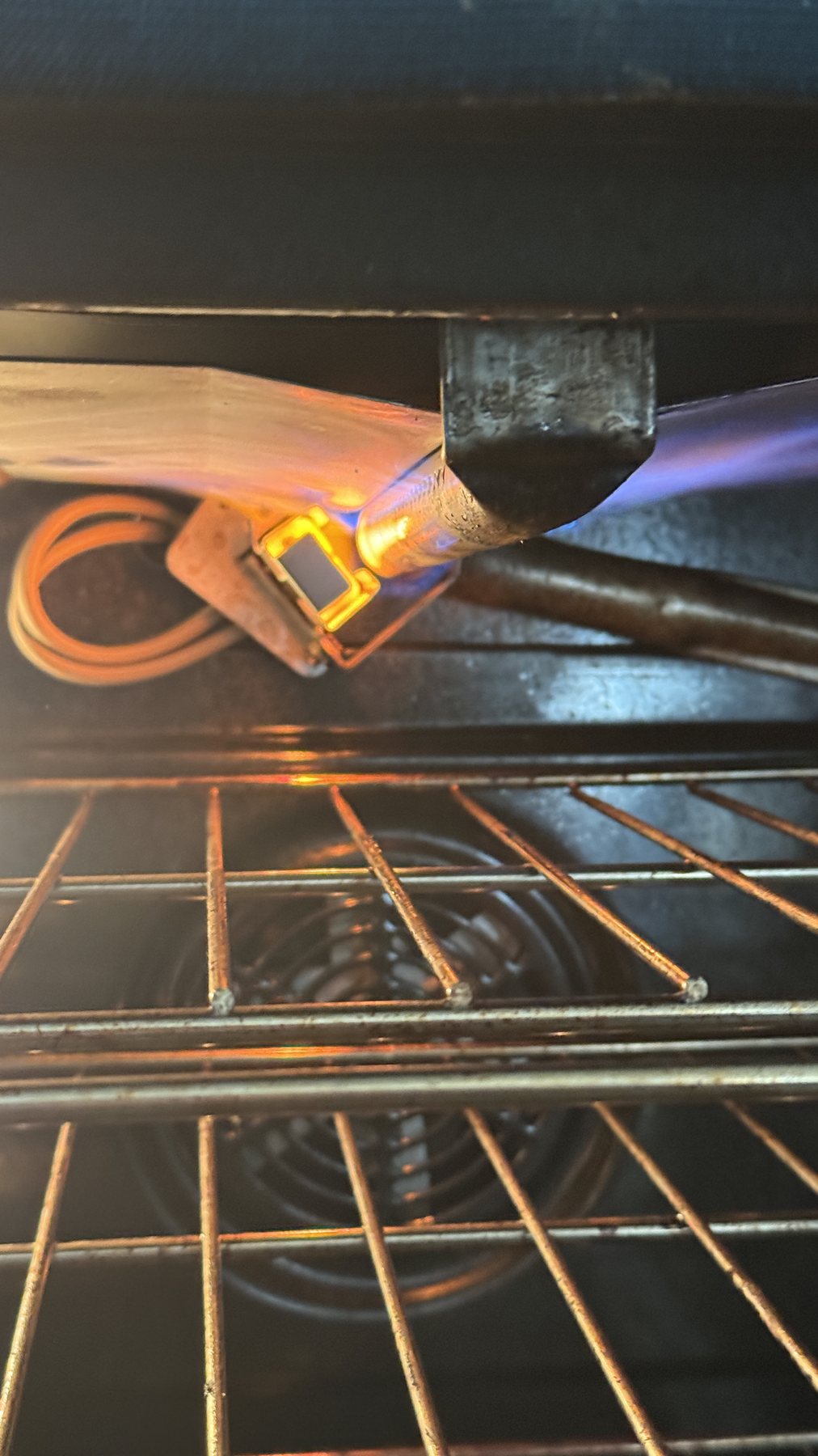 Bosch oven broil igniter glowing during final test in Fremont
