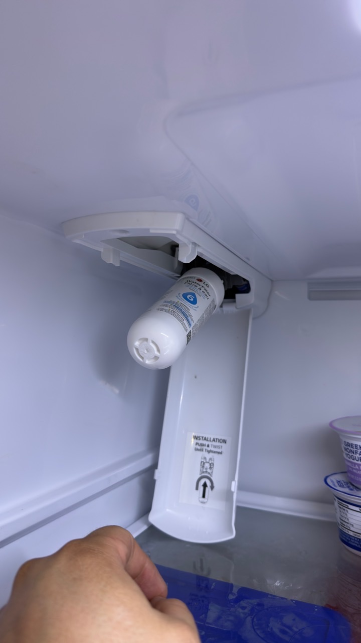 Water filter unable to lock into damaged LG refrigerator filter head in Dublin CA